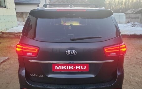 KIA Carnival III, 2018 год, 2 980 000 рублей, 8 фотография