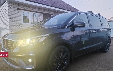 KIA Carnival III, 2018 год, 2 980 000 рублей, 3 фотография