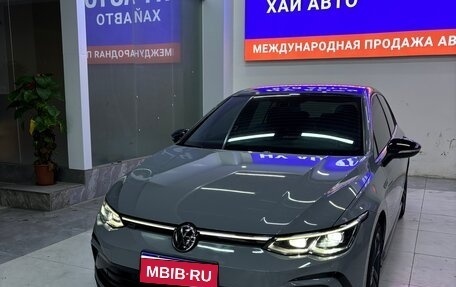 Volkswagen Golf VIII, 2023 год, 2 240 000 рублей, 1 фотография