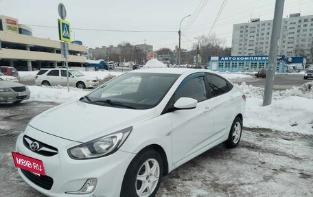 Hyundai Solaris II рестайлинг, 2011 год, 800 000 рублей, 5 фотография