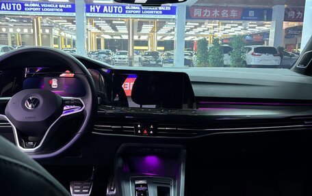 Volkswagen Golf VIII, 2023 год, 2 240 000 рублей, 15 фотография