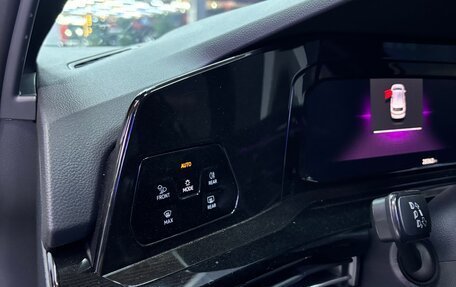 Volkswagen Golf VIII, 2023 год, 2 240 000 рублей, 12 фотография