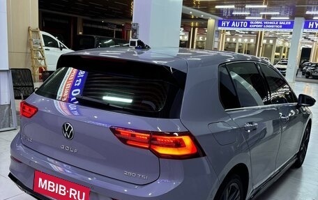 Volkswagen Golf VIII, 2023 год, 2 240 000 рублей, 3 фотография