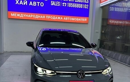Volkswagen Golf VIII, 2023 год, 2 240 000 рублей, 2 фотография