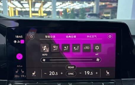 Volkswagen Golf VIII, 2023 год, 2 240 000 рублей, 18 фотография