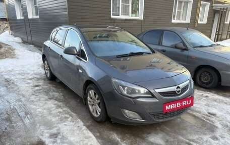Opel Astra J, 2011 год, 645 000 рублей, 2 фотография