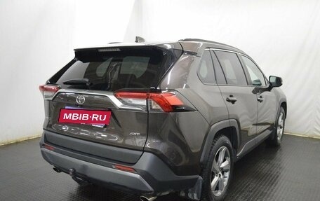 Toyota RAV4, 2019 год, 3 300 000 рублей, 5 фотография