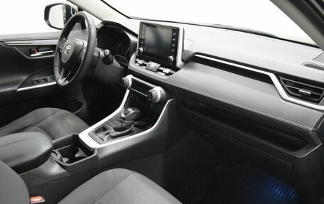 Toyota RAV4, 2019 год, 3 300 000 рублей, 12 фотография