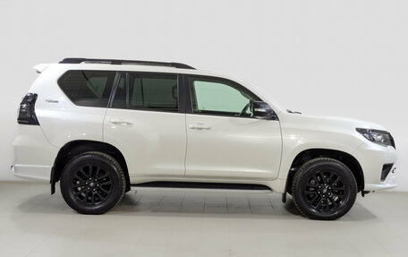 Toyota Land Cruiser Prado 150 рестайлинг 2, 2020 год, 5 900 000 рублей, 4 фотография