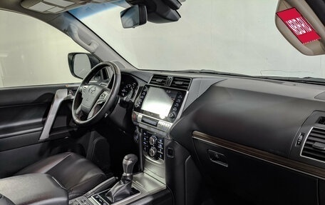 Toyota Land Cruiser Prado 150 рестайлинг 2, 2020 год, 5 900 000 рублей, 13 фотография