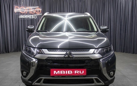Mitsubishi Outlander III рестайлинг 3, 2021 год, 2 899 000 рублей, 2 фотография