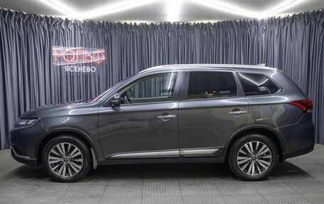 Mitsubishi Outlander III рестайлинг 3, 2021 год, 2 899 000 рублей, 8 фотография