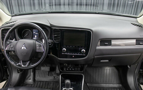 Mitsubishi Outlander III рестайлинг 3, 2021 год, 2 899 000 рублей, 13 фотография