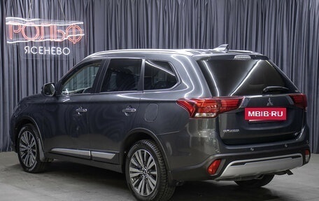 Mitsubishi Outlander III рестайлинг 3, 2021 год, 2 899 000 рублей, 7 фотография