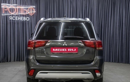 Mitsubishi Outlander III рестайлинг 3, 2021 год, 2 899 000 рублей, 6 фотография