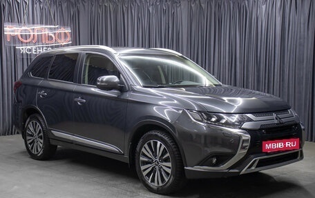 Mitsubishi Outlander III рестайлинг 3, 2021 год, 2 899 000 рублей, 3 фотография