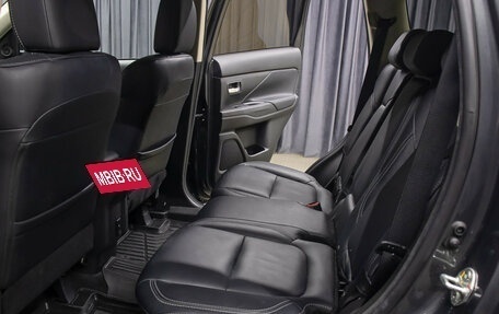 Mitsubishi Outlander III рестайлинг 3, 2021 год, 2 899 000 рублей, 11 фотография