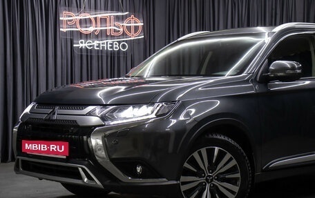 Mitsubishi Outlander III рестайлинг 3, 2021 год, 2 899 000 рублей, 21 фотография