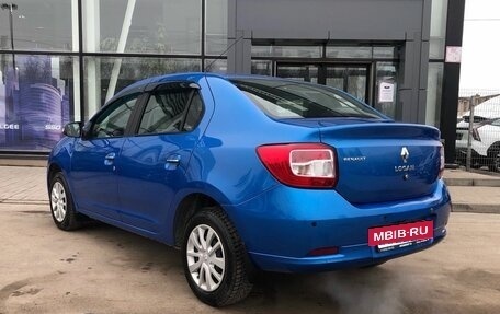 Renault Logan II, 2017 год, 880 000 рублей, 4 фотография