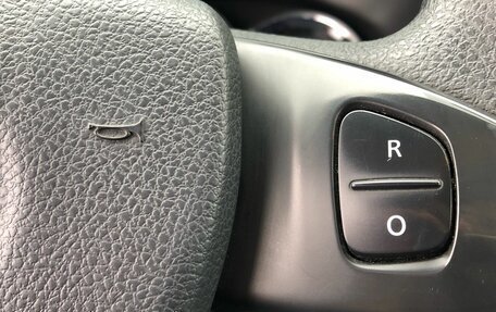 Renault Logan II, 2017 год, 880 000 рублей, 13 фотография