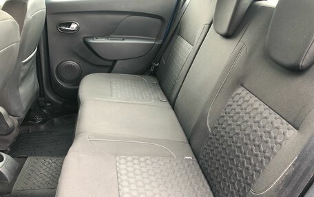 Renault Logan II, 2017 год, 880 000 рублей, 19 фотография