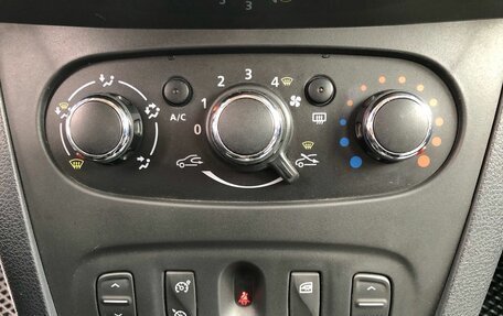 Renault Logan II, 2017 год, 880 000 рублей, 16 фотография