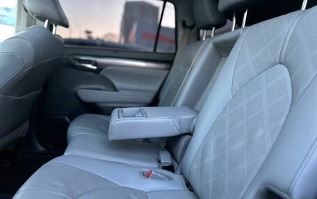 Toyota Highlander, 2021 год, 4 500 000 рублей, 16 фотография