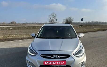 Hyundai Solaris II рестайлинг, 2014 год, 960 000 рублей, 2 фотография