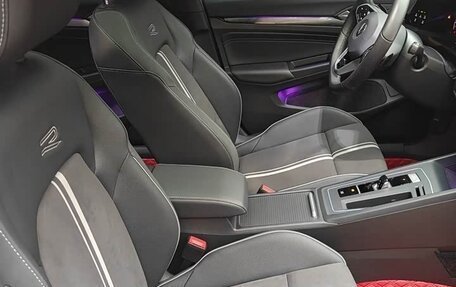 Volkswagen Golf VIII, 2023 год, 2 100 000 рублей, 19 фотография