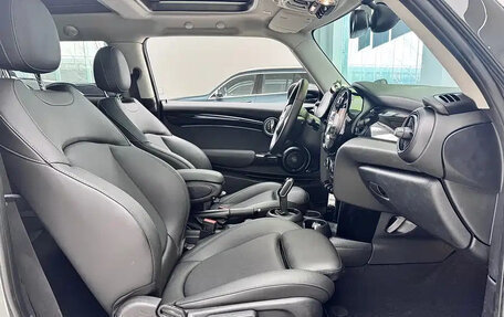 MINI Hatch, 2023 год, 1 980 000 рублей, 10 фотография