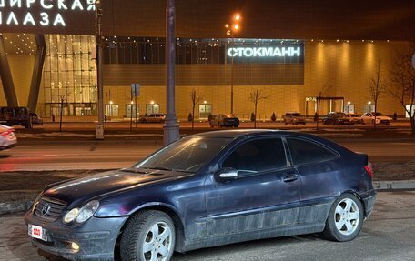 Mercedes-Benz C-Класс, 2002 год, 260 000 рублей, 1 фотография