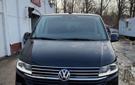 Volkswagen Multivan T6 рестайлинг, 2021 год, 5 550 000 рублей, 1 фотография