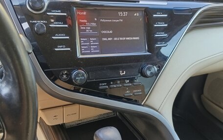 Toyota Camry, 2018 год, 2 200 000 рублей, 4 фотография