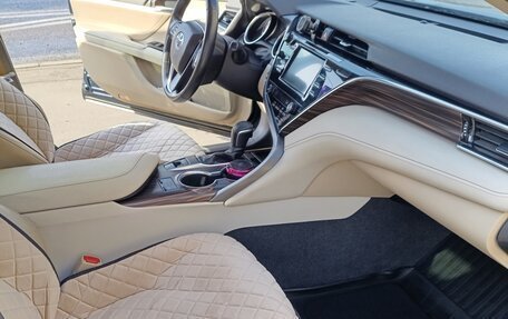 Toyota Camry, 2018 год, 2 200 000 рублей, 8 фотография