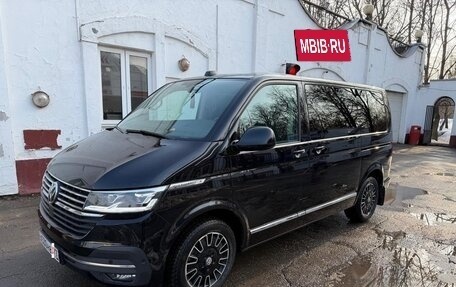 Volkswagen Multivan T6 рестайлинг, 2021 год, 5 550 000 рублей, 2 фотография