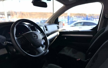 Opel Zafira Life I, 2021 год, 3 099 000 рублей, 15 фотография