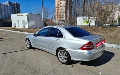 Mercedes-Benz C-Класс, 2003 год, 550 000 рублей, 1 фотография