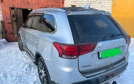 Mitsubishi Outlander III рестайлинг 3, 2018 год, 1 000 000 рублей, 3 фотография