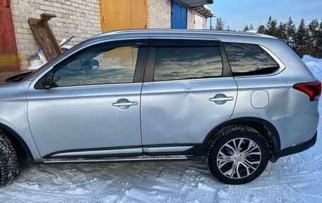 Mitsubishi Outlander III рестайлинг 3, 2018 год, 1 000 000 рублей, 2 фотография