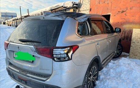 Mitsubishi Outlander III рестайлинг 3, 2018 год, 1 000 000 рублей, 4 фотография