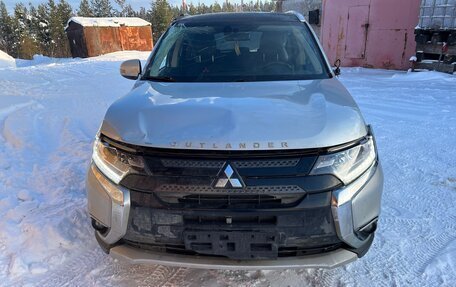 Mitsubishi Outlander III рестайлинг 3, 2018 год, 1 000 000 рублей, 9 фотография