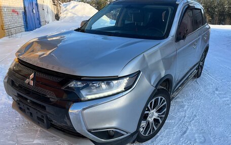 Mitsubishi Outlander III рестайлинг 3, 2018 год, 1 000 000 рублей, 10 фотография