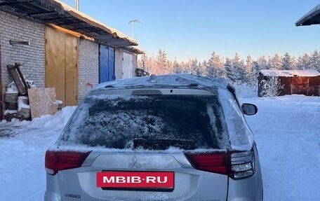 Mitsubishi Outlander III рестайлинг 3, 2018 год, 1 000 000 рублей, 13 фотография