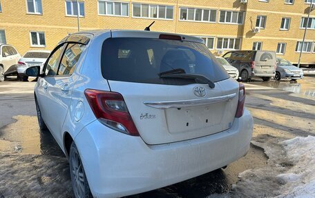 Toyota Vitz, 2016 год, 930 000 рублей, 3 фотография