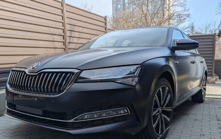 Skoda Superb III рестайлинг, 2025 год, 2 780 000 рублей, 1 фотография