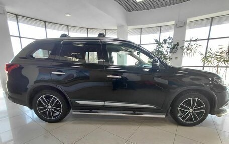 Mitsubishi Outlander III рестайлинг 3, 2018 год, 2 180 000 рублей, 4 фотография
