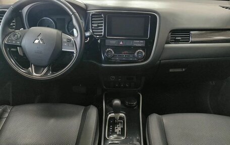 Mitsubishi Outlander III рестайлинг 3, 2018 год, 2 180 000 рублей, 10 фотография