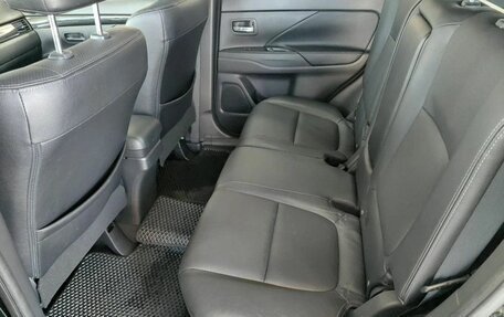 Mitsubishi Outlander III рестайлинг 3, 2018 год, 2 180 000 рублей, 15 фотография