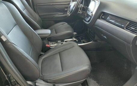 Mitsubishi Outlander III рестайлинг 3, 2018 год, 2 180 000 рублей, 17 фотография