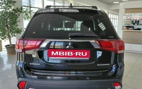 Mitsubishi Outlander III рестайлинг 3, 2018 год, 2 180 000 рублей, 6 фотография